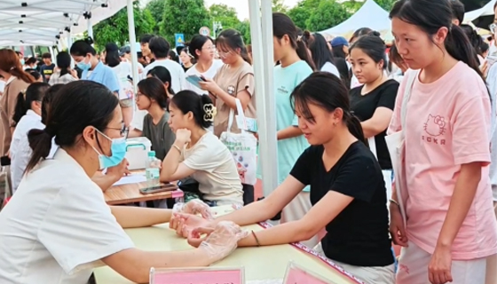 夏日養(yǎng)生新姿勢(shì)？看貴港學(xué)子如何沉浸式體驗(yàn)中醫(yī)魅力