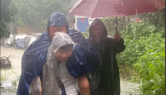 暴雨中的“逆行者”！黨員干部沖鋒一線，全力守護群眾安全